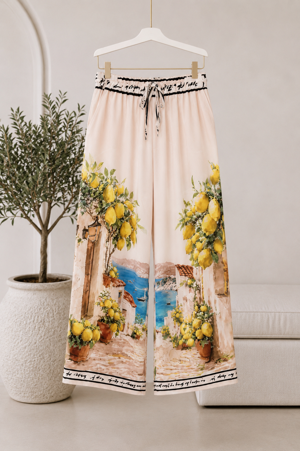 Hose mit Zitronenprint Beige